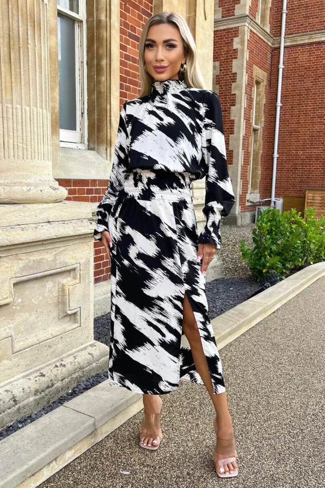 AX Paris Black And White Printed Shirred Detail Midi Dress Dresses