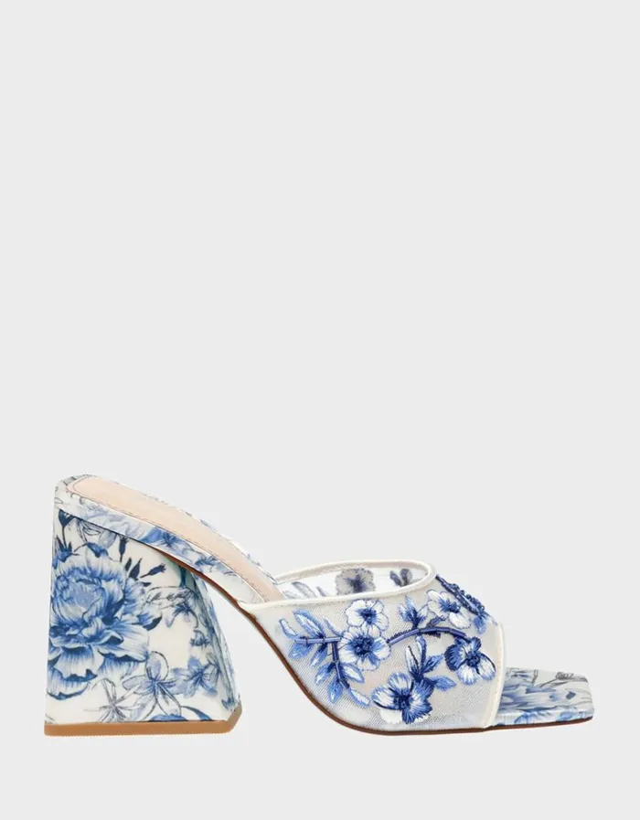 Betsey Johnson Women ROO BLUE FLORAL