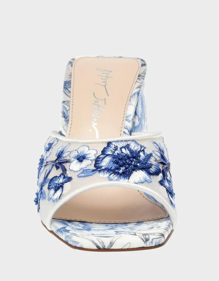 Betsey Johnson Women ROO BLUE FLORAL