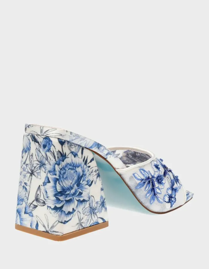 Betsey Johnson Women ROO BLUE FLORAL