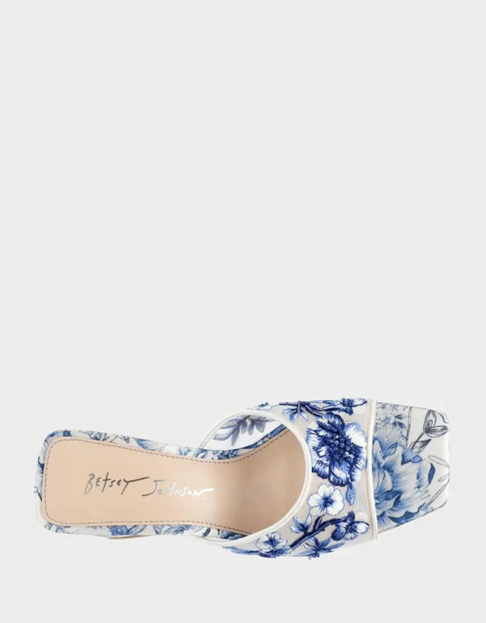 Betsey Johnson Women ROO BLUE FLORAL