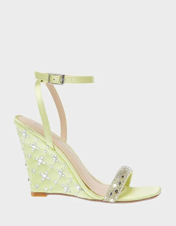 Betsey Johnson Women SIMON LIME Lime