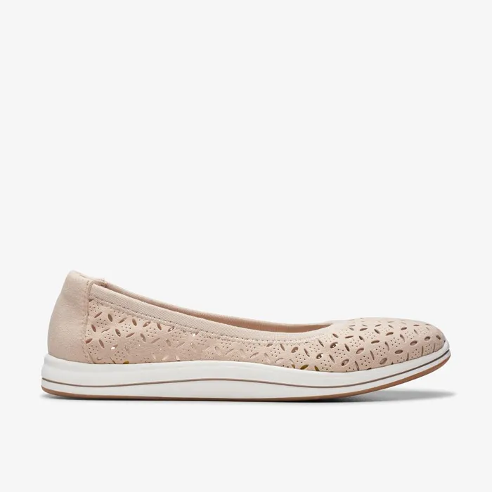 Breeze Roam Light Sand Women Clarks Flats