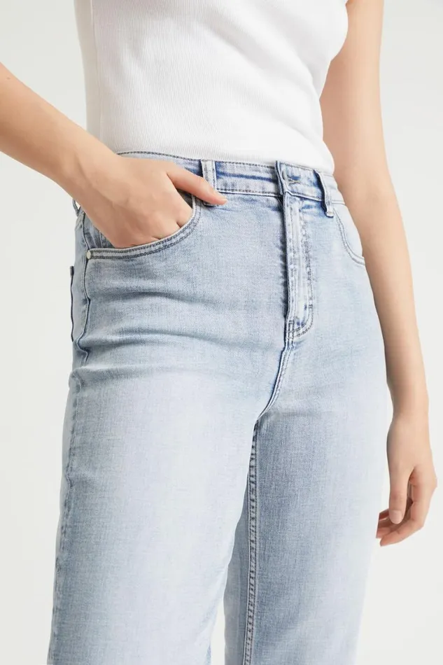 Denim Woman Seed Heritage Core Straight Leg Jean Light Sky Denim