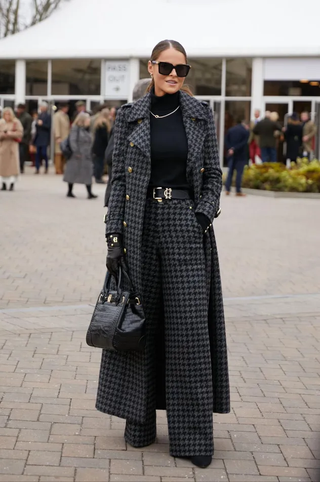 Holland Cooper High Waisted Straight Trouser Large Scale Charcoal Houndstooth Women Tailoring Holland Cooper High Waisted Straight Trouser Large Scale Charcoal Houndstooth Women Tailoring