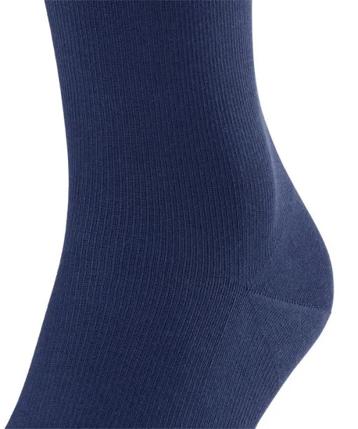 Men Ultra Energizing Men Kneehigh Socks Deep Blue FALKE Functionals