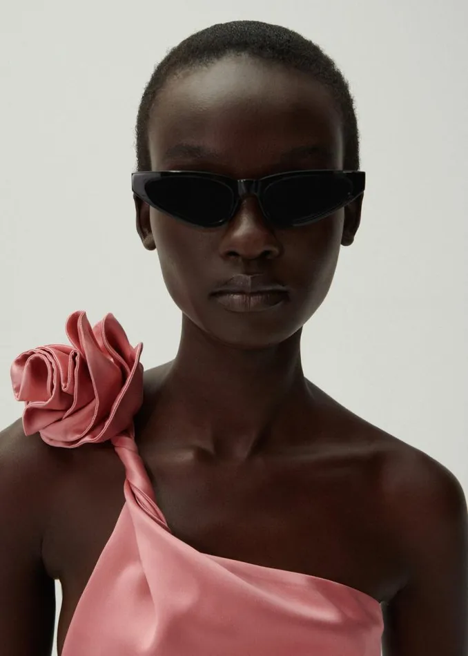 Shop Magda Butrym Eyewear Pointed Cateye Sunglasses In Black Shop Magda Butrym Eyewear Pointed Cateye Sunglasses In Black